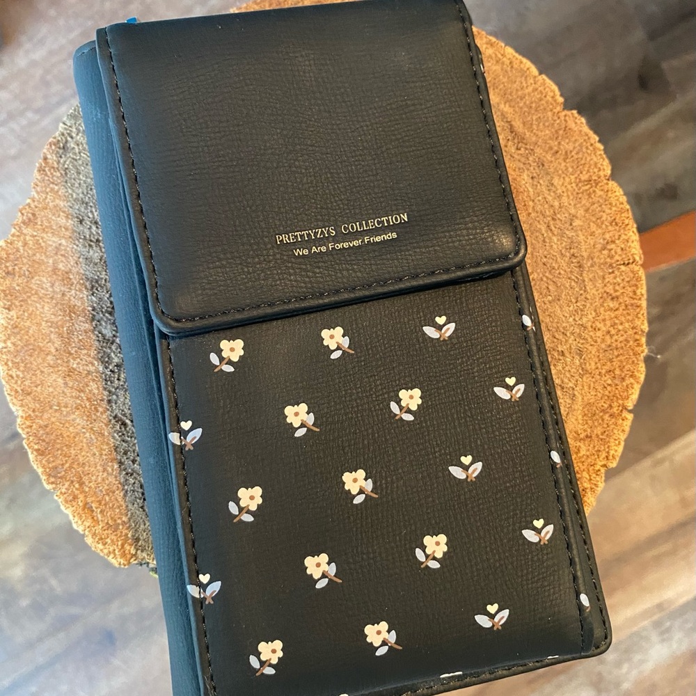 Cute!! Crossbody wallet with phone pocket